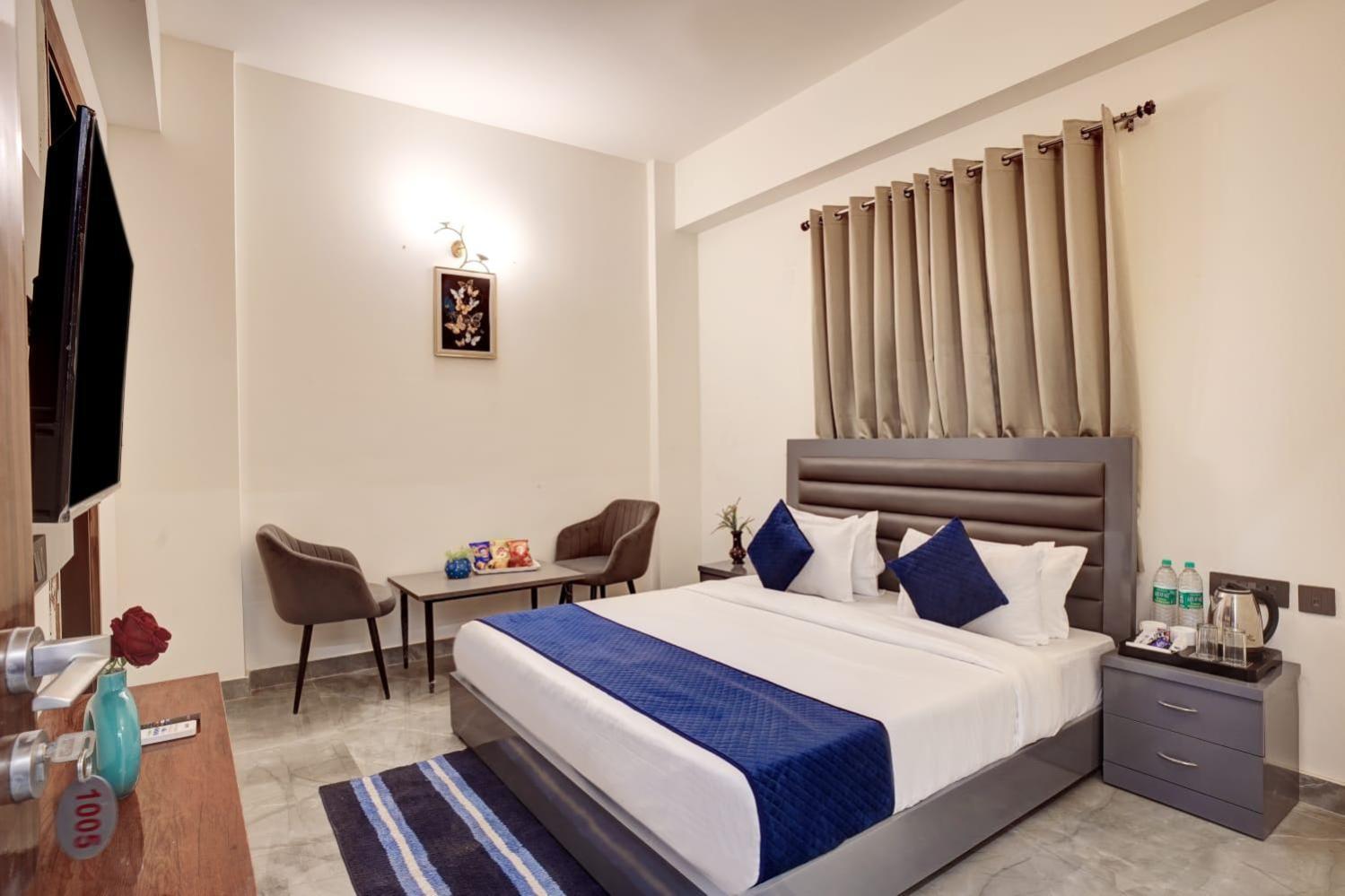 Hotel Elite Grand Near Kailash Hospital Нойда Экстерьер фото