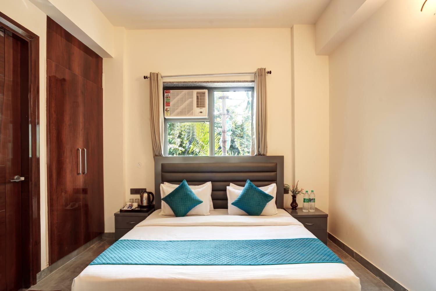 Hotel Elite Grand Near Kailash Hospital Нойда Экстерьер фото