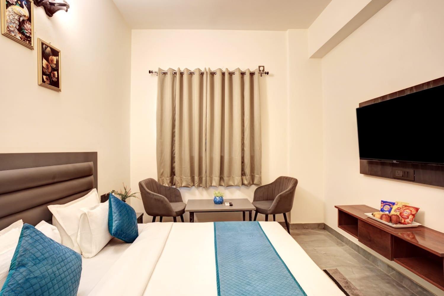 Hotel Elite Grand Near Kailash Hospital Нойда Экстерьер фото