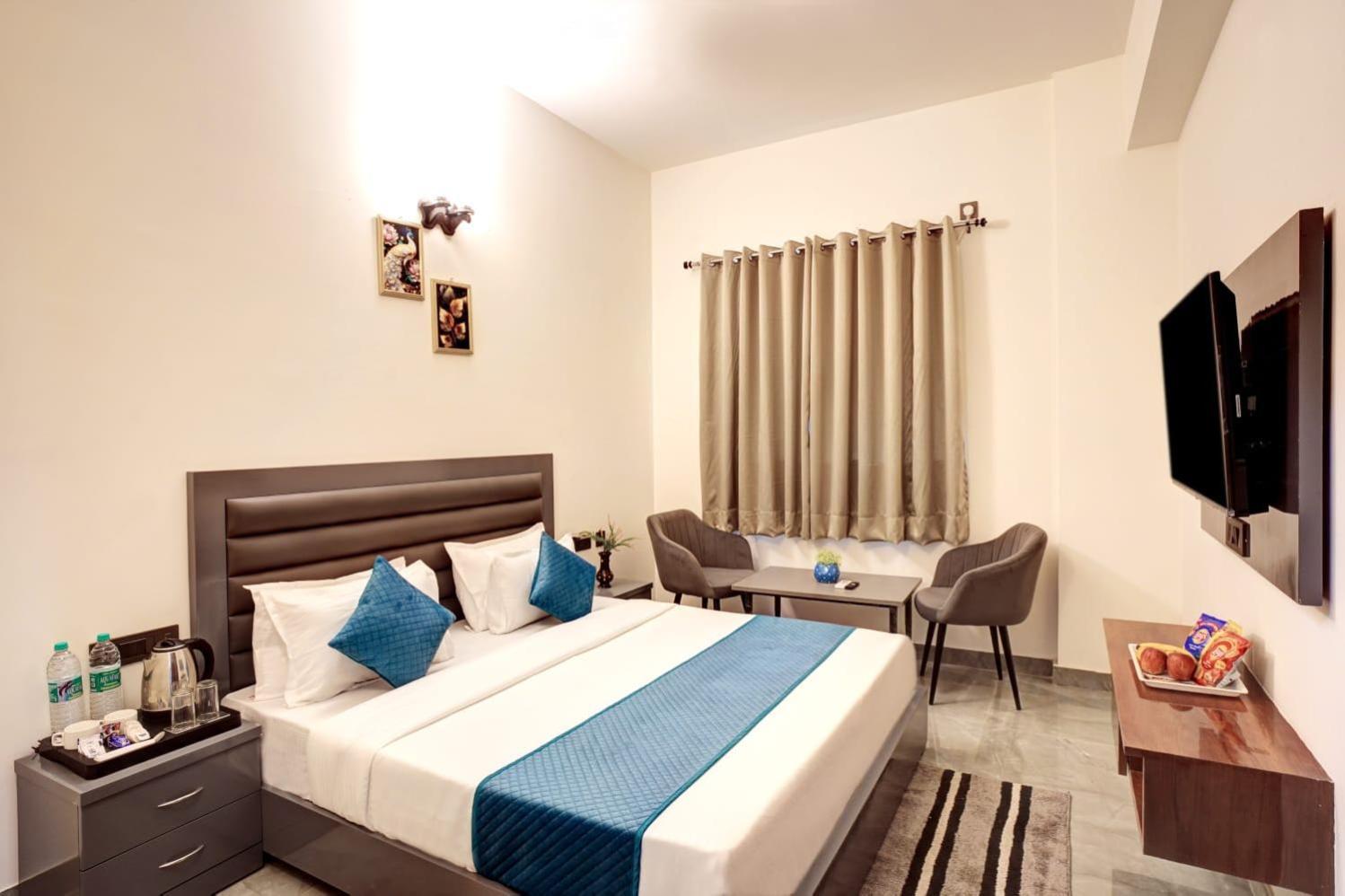 Hotel Elite Grand Near Kailash Hospital Нойда Экстерьер фото