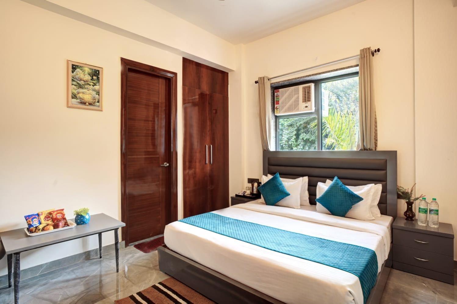 Hotel Elite Grand Near Kailash Hospital Нойда Экстерьер фото