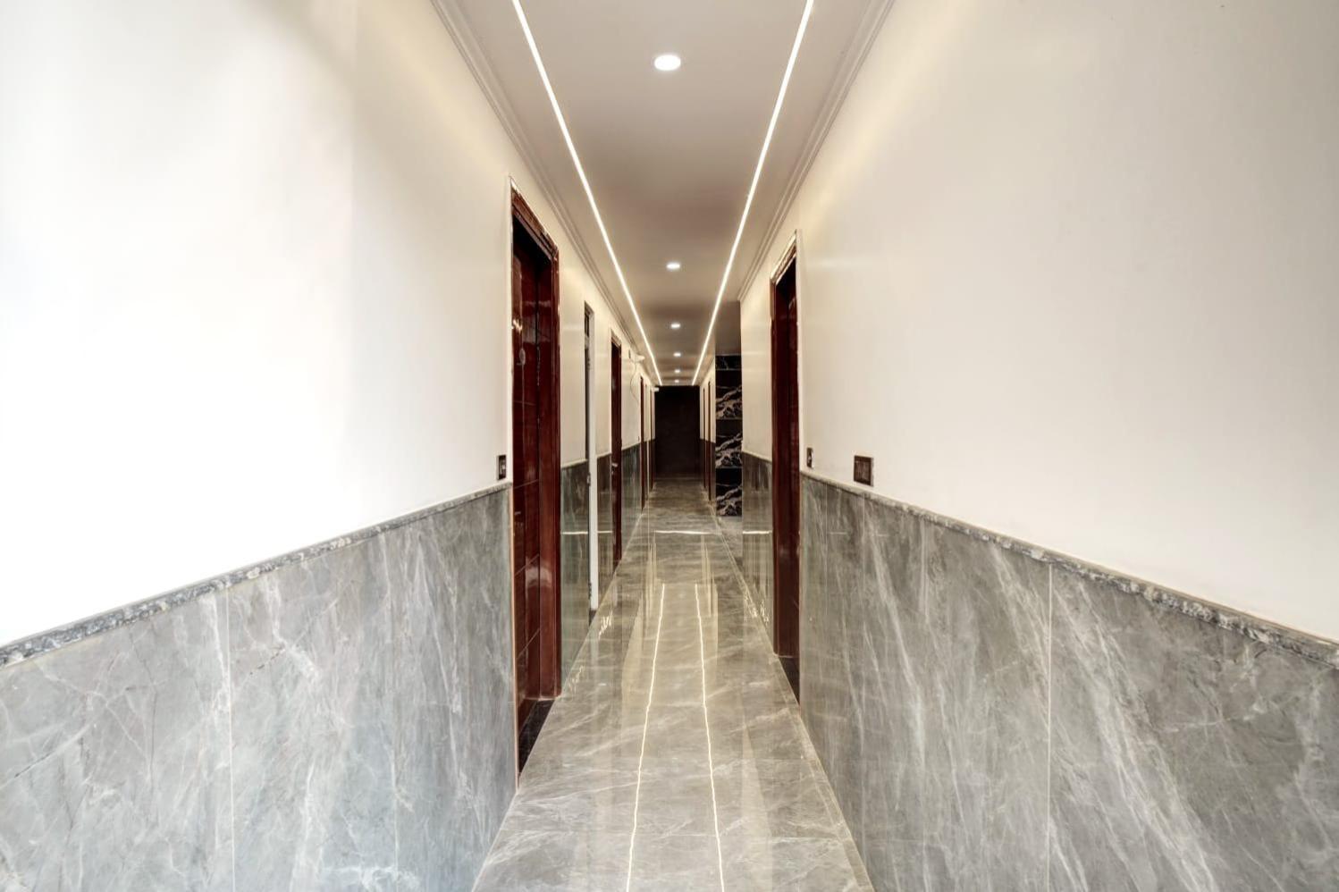 Hotel Elite Grand Near Kailash Hospital Нойда Экстерьер фото