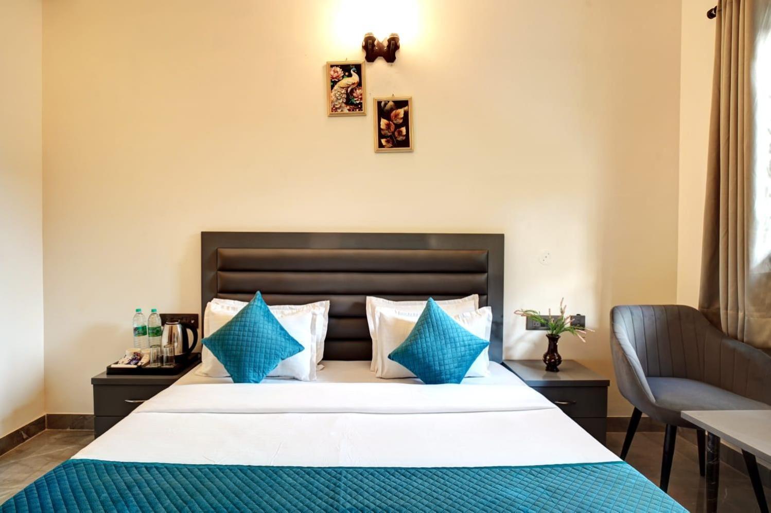 Hotel Elite Grand Near Kailash Hospital Нойда Экстерьер фото