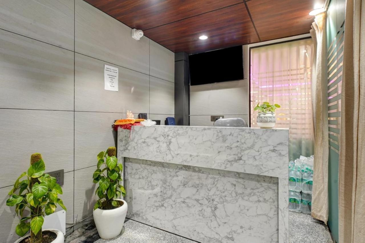 Hotel Elite Grand Near Kailash Hospital Нойда Экстерьер фото